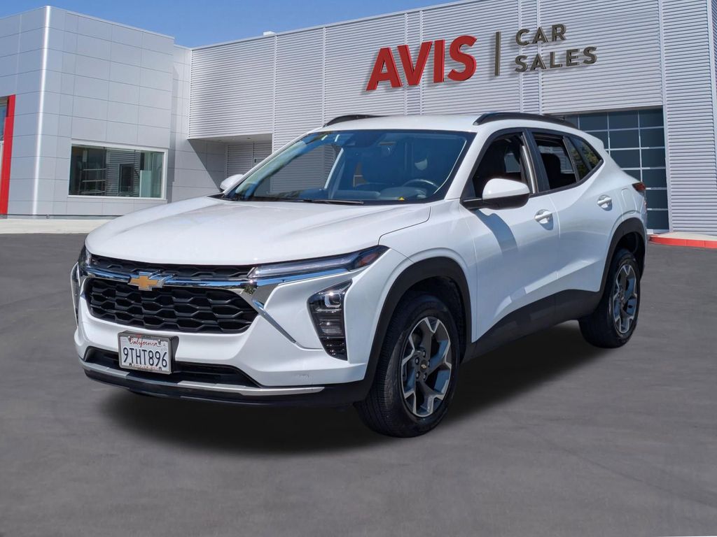 2025 Chevrolet Trax LT's photo