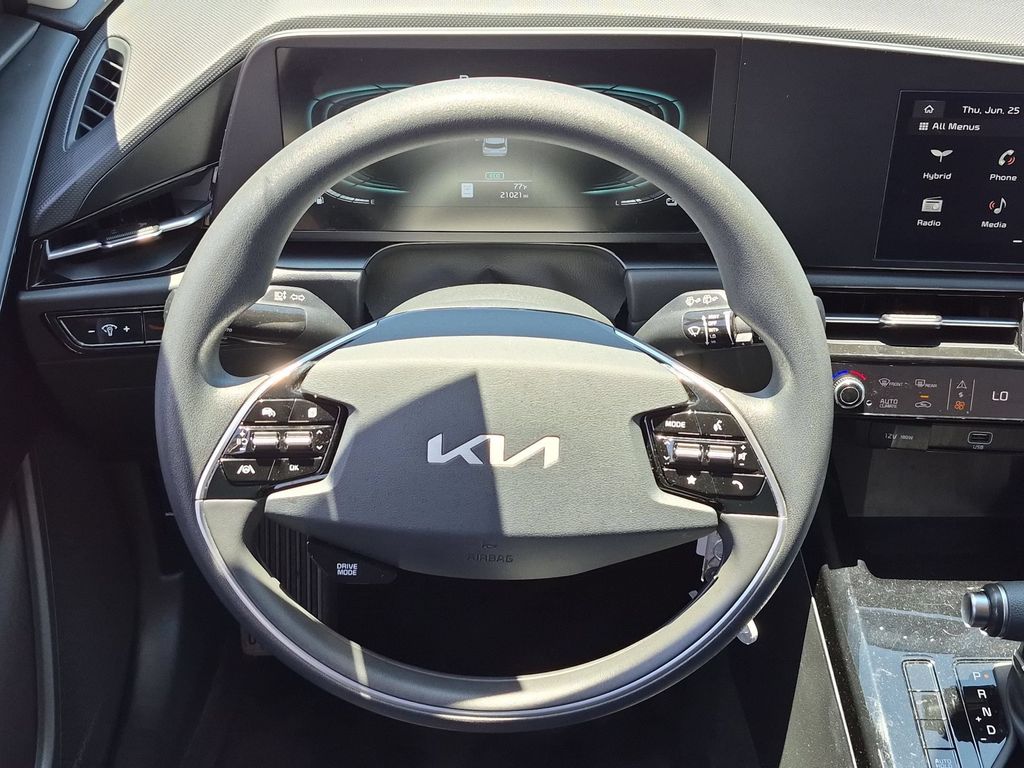 Thumbnail: 2025 Kia Niro - 23
