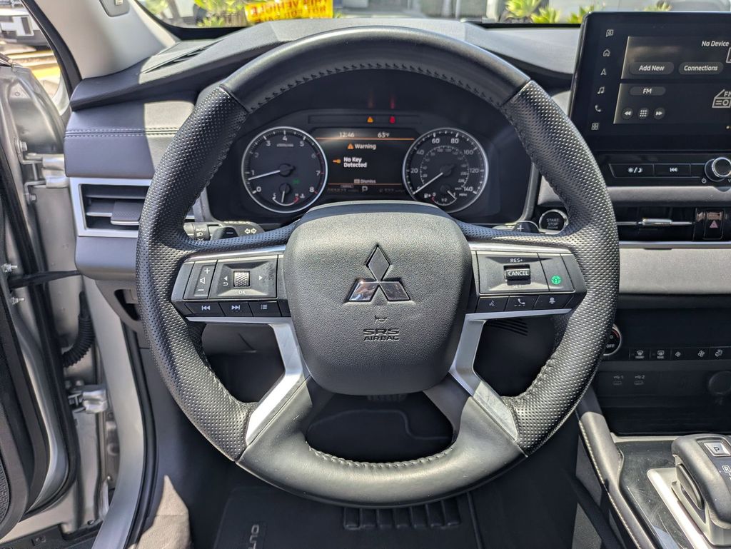 Thumbnail: 2025 Mitsubishi Outlander - 18