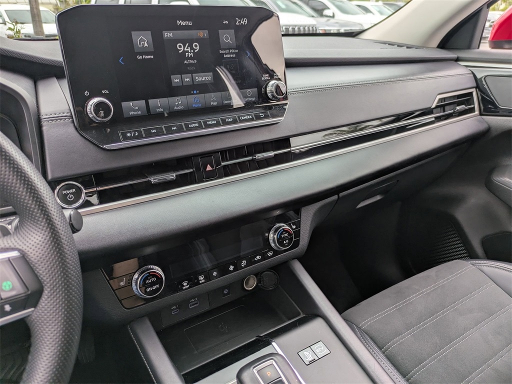 Thumbnail: 2023 Mitsubishi Outlander - 21