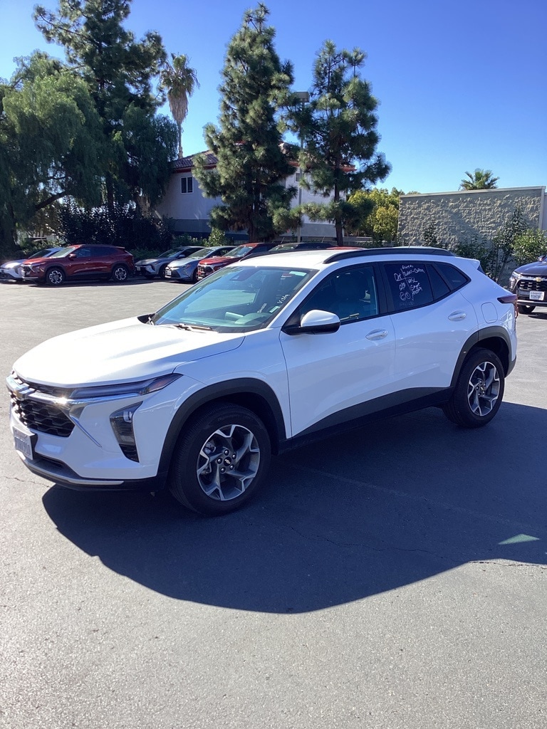 2025 Chevrolet Trax LT's photo