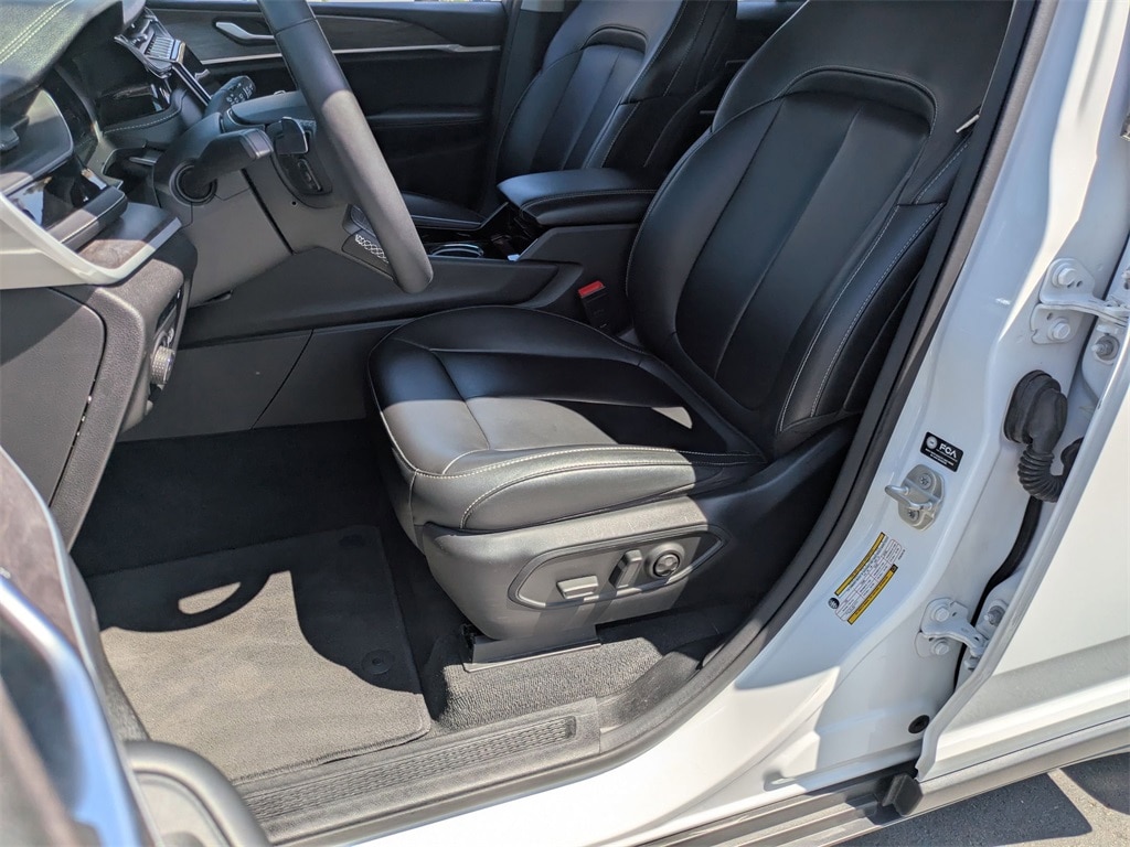2023 Jeep Grand Cherokee 4xe 17
