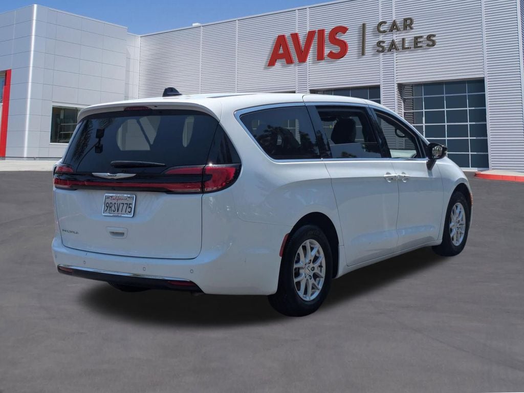 Thumbnail: 2025 Chrysler Pacifica - 6