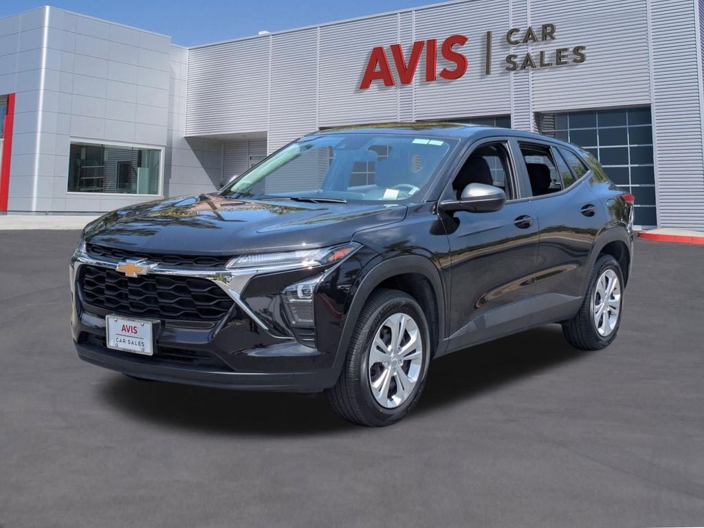 2025 Chevrolet Trax LS's photo