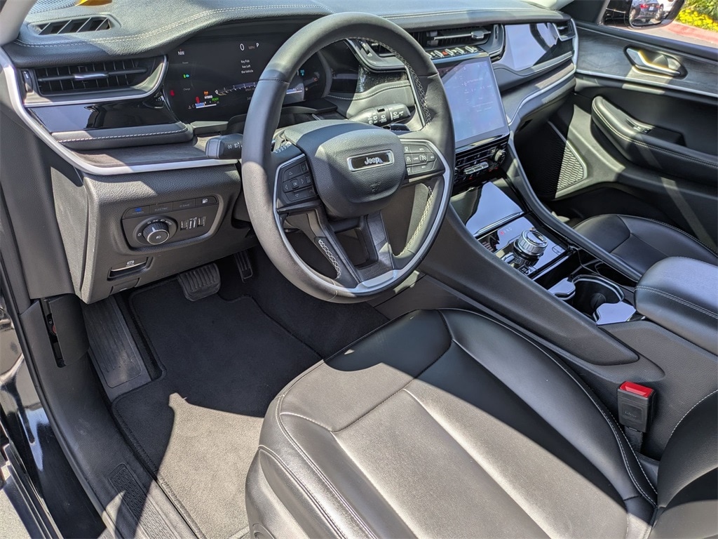 Thumbnail: 2023 Jeep Grand Cherokee - 18