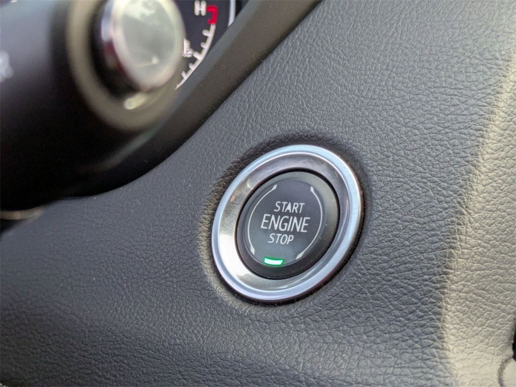 Thumbnail: 2023 Cadillac XT4 - 24