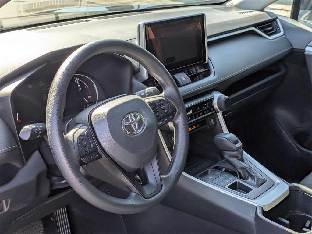 Thumbnail: 2024 Toyota RAV4 - 17