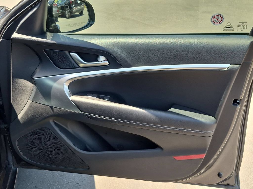 Thumbnail: 2025 Genesis G70 - 33
