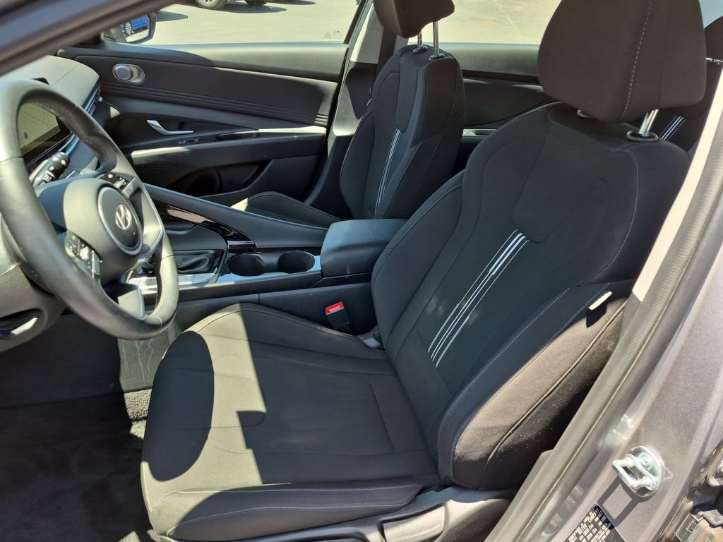 Thumbnail: 2025 Hyundai Elantra - 25
