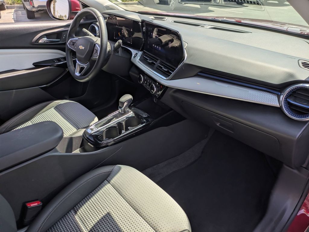 Thumbnail: 2025 Chevrolet Trax - 31