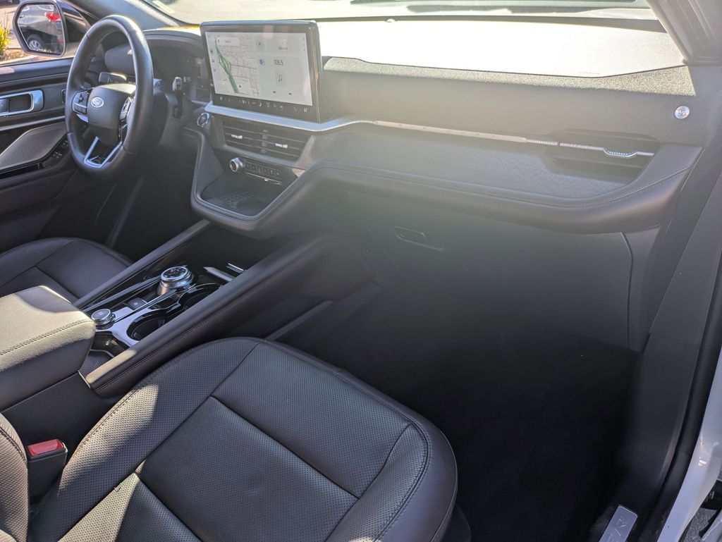 Thumbnail: 2025 Ford Explorer - 32