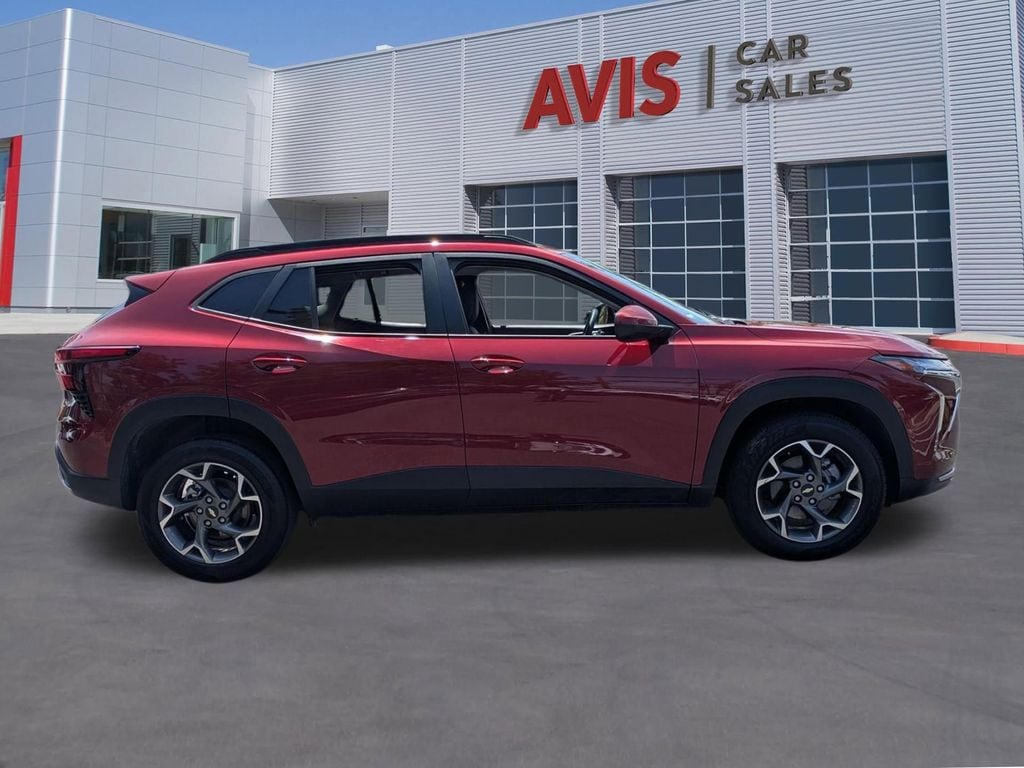 Thumbnail: 2025 Chevrolet Trax - 5