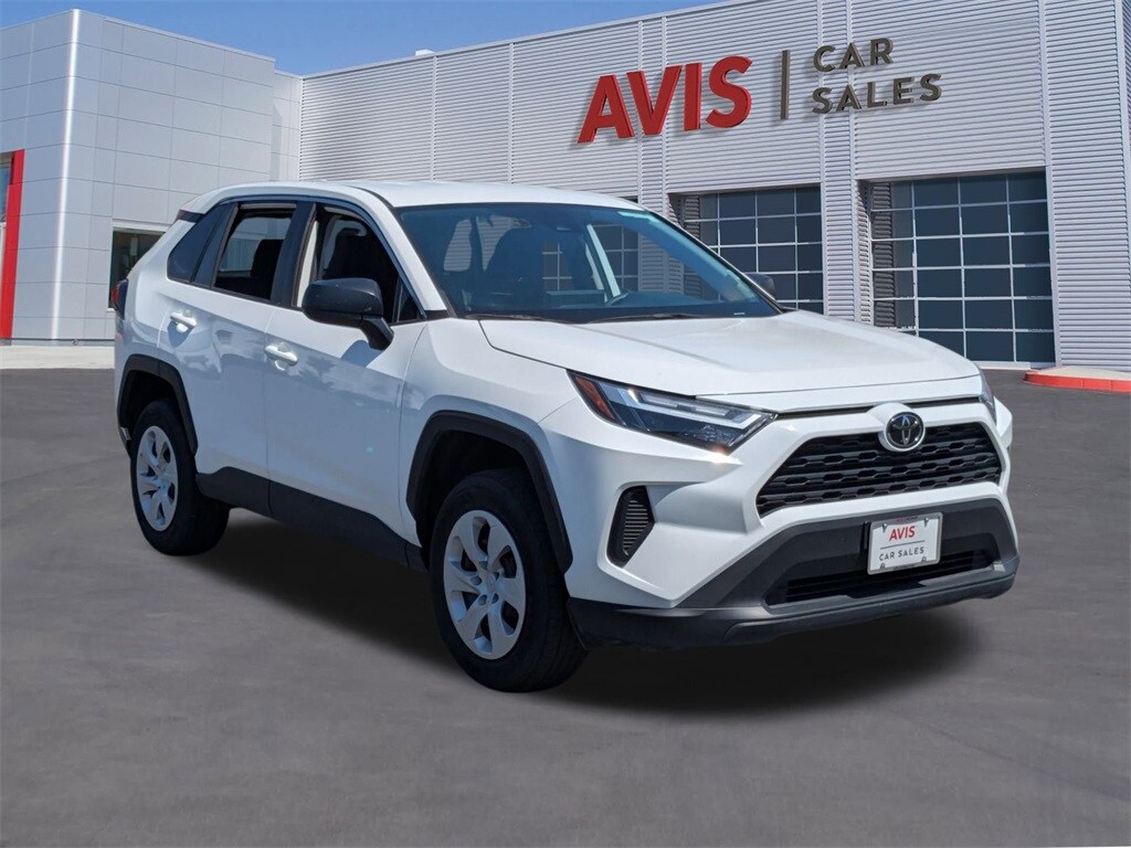 2024 Toyota RAV4 LE photo 3