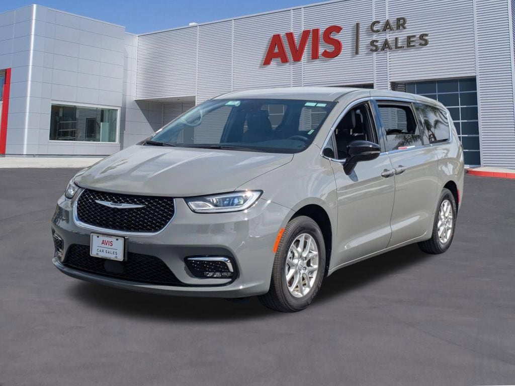 Thumbnail: 2025 Chrysler Pacifica - 1