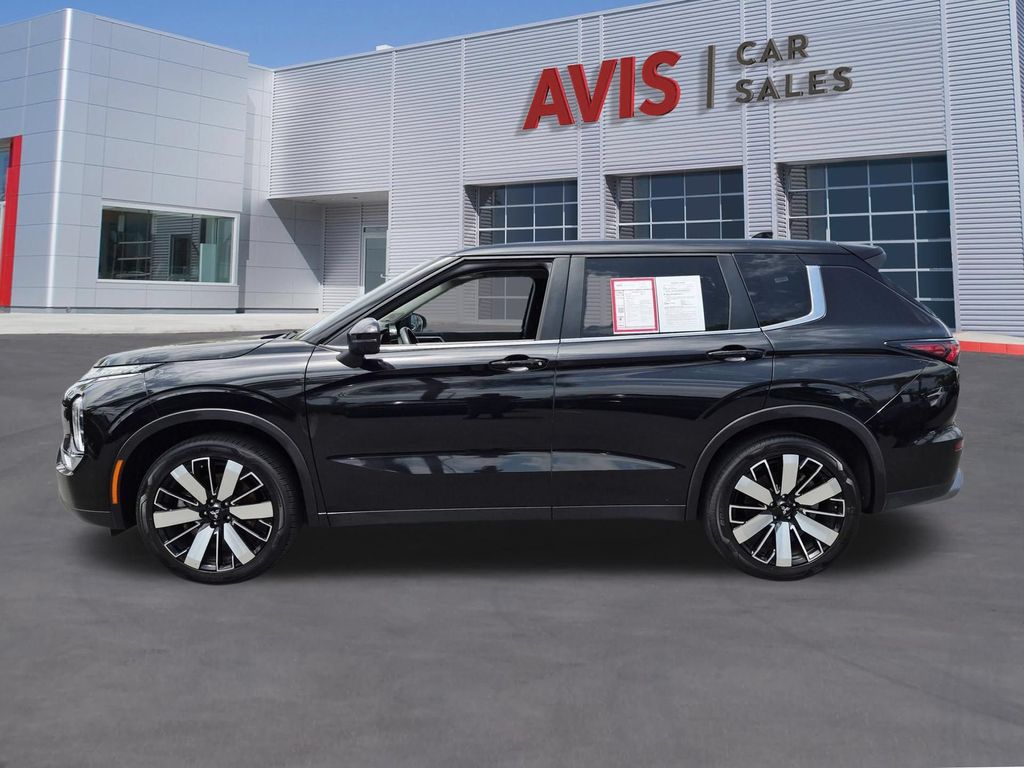 Thumbnail: 2025 Mitsubishi Outlander - 10