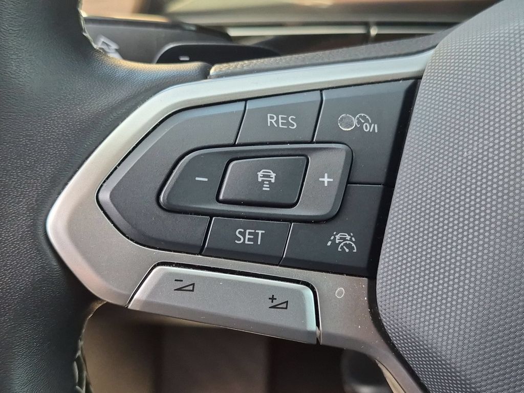 2025 Volkswagen Atlas SE w/Tech - Photo 21