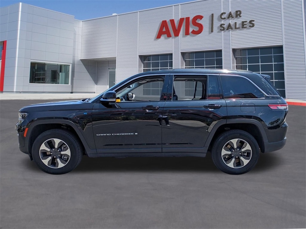 Thumbnail: 2023 Jeep Grand Cherokee - 10