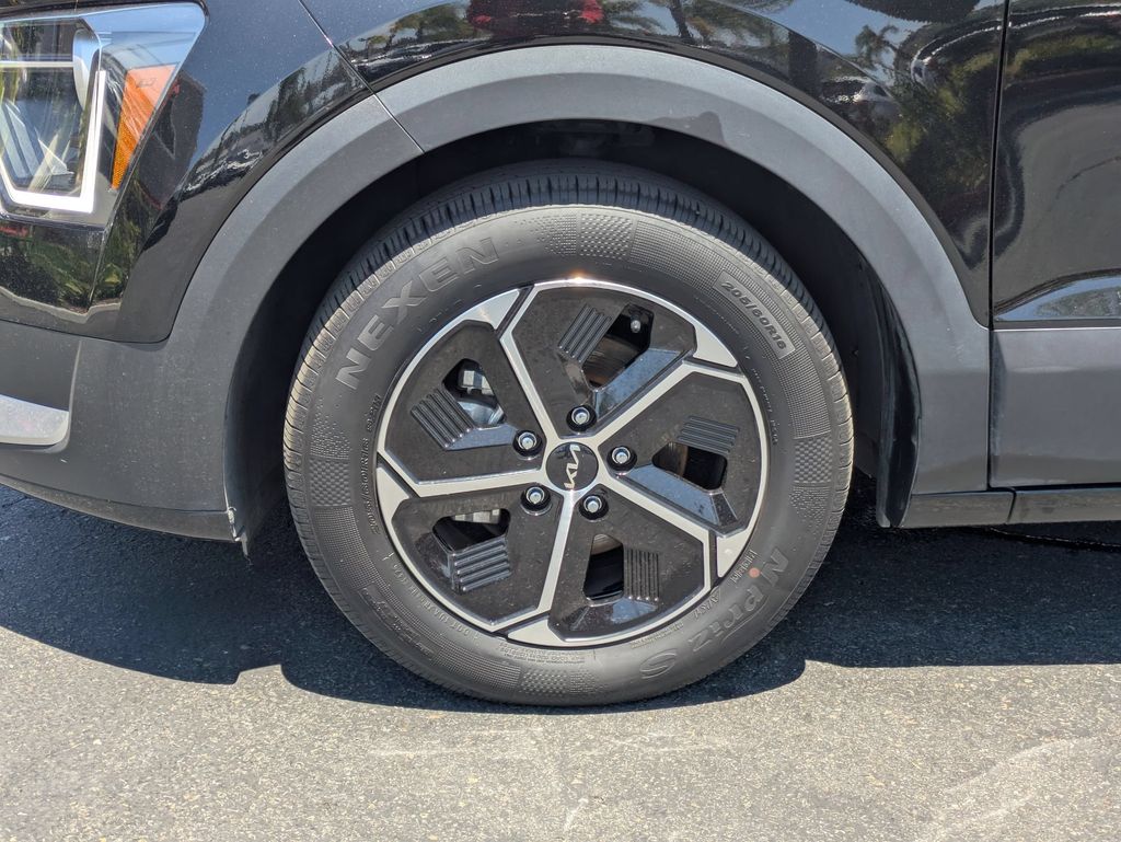 Thumbnail: 2025 Kia Niro - 13