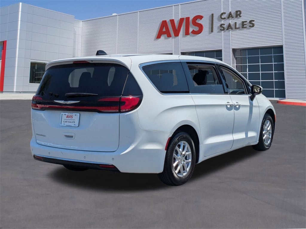 2023 Chrysler Pacifica Touring L 6