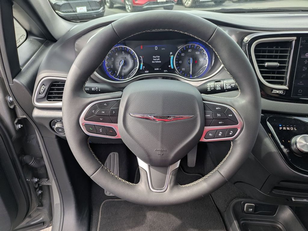 Thumbnail: 2025 Chrysler Pacifica - 18