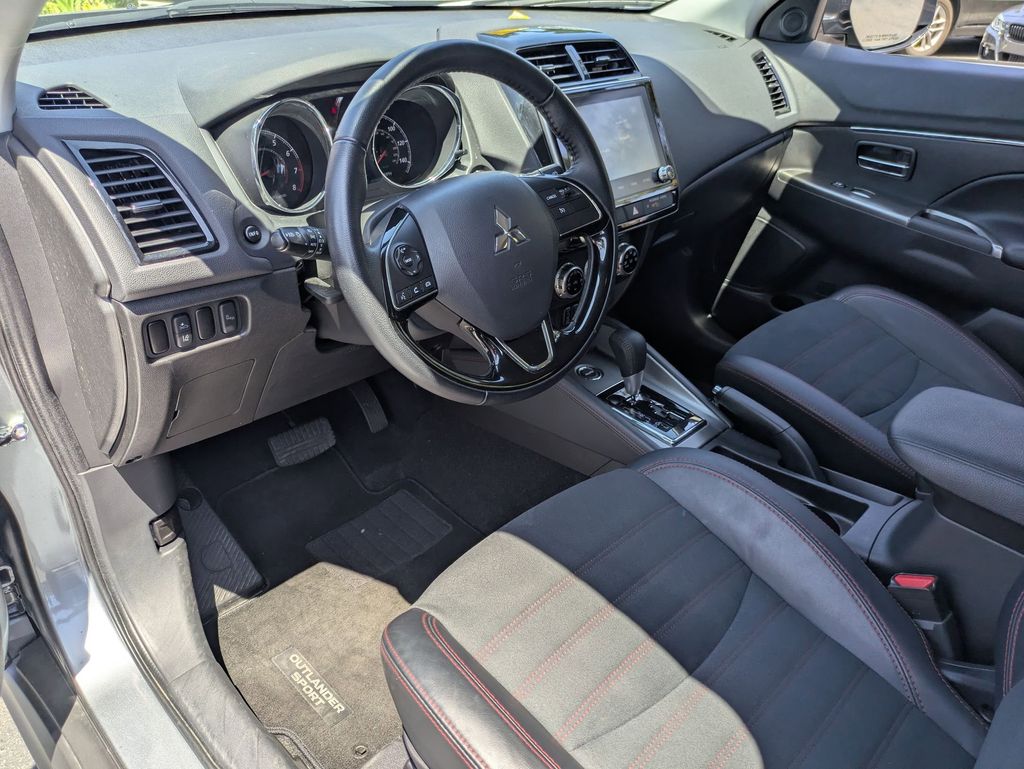 Thumbnail: 2025 Mitsubishi Outlander Sport - 17