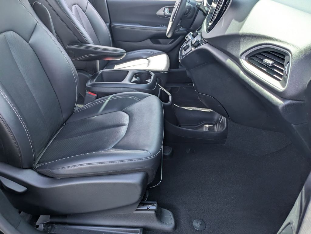 Thumbnail: 2025 Chrysler Pacifica - 29