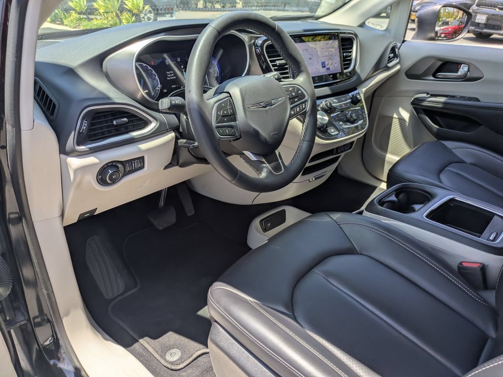 Thumbnail: 2023 Chrysler Pacifica - 17