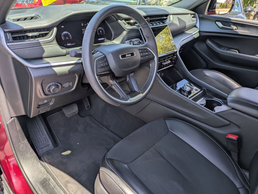 Thumbnail: 2025 Jeep Grand Cherokee - 17