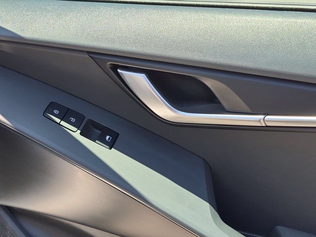Thumbnail: 2025 Kia Niro - 34