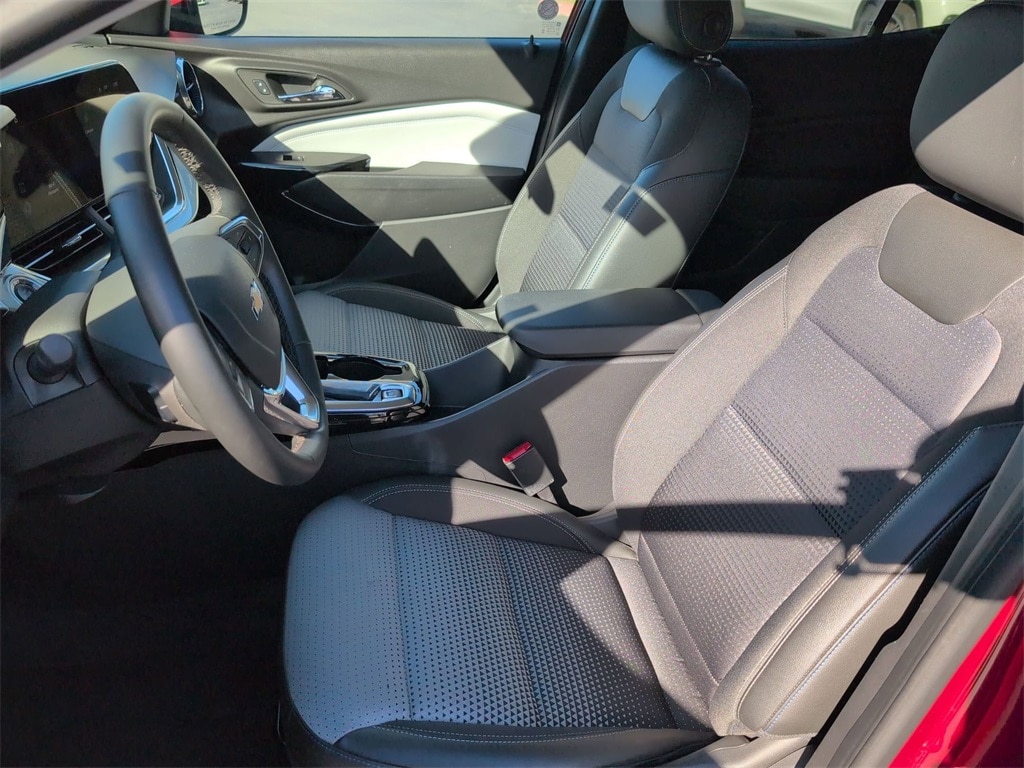 Thumbnail: 2025 Chevrolet Trax - 14