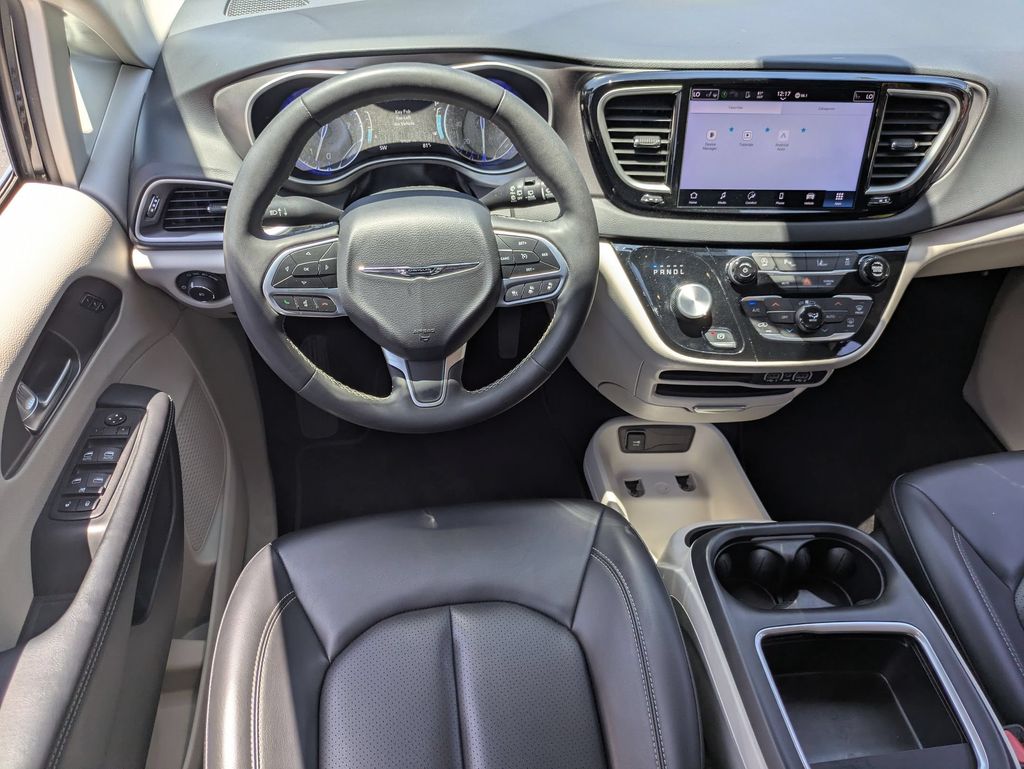 Thumbnail: 2023 Chrysler Pacifica - 25