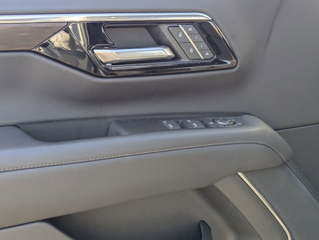 Thumbnail: 2025 Chevrolet Suburban - 16