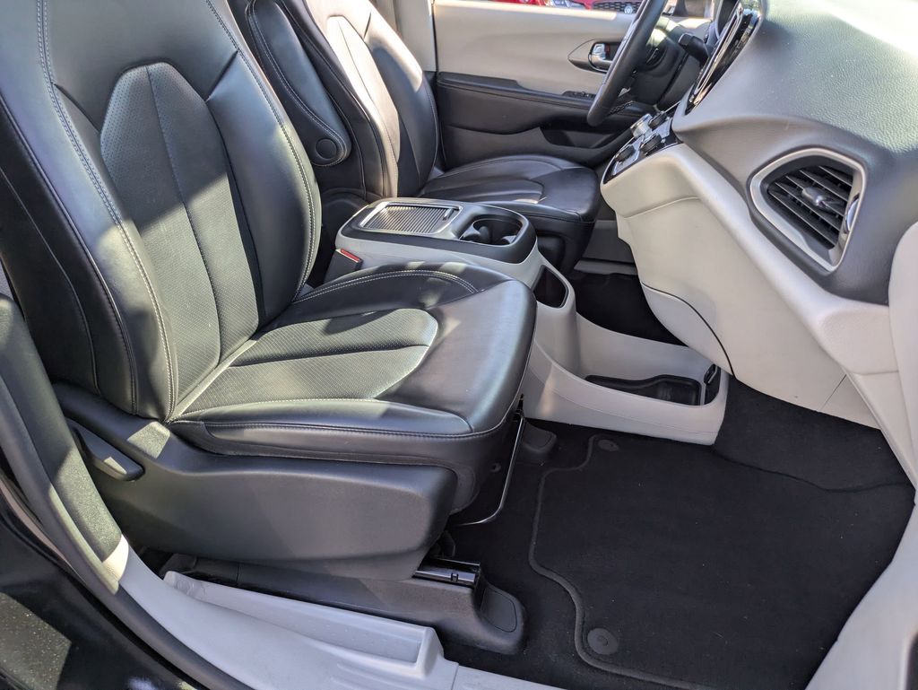 Thumbnail: 2023 Chrysler Pacifica - 29