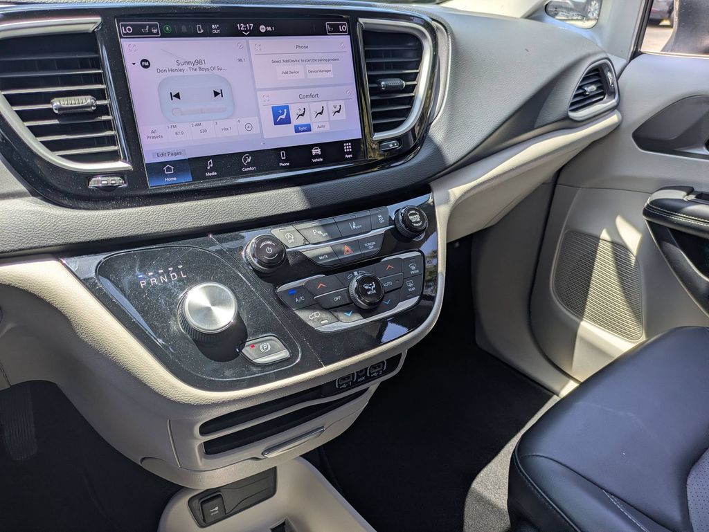 Thumbnail: 2023 Chrysler Pacifica - 20