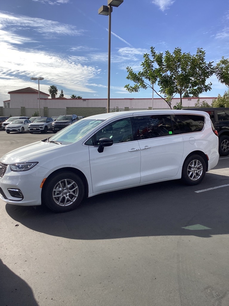 Thumbnail: 2025 Chrysler Pacifica - 1