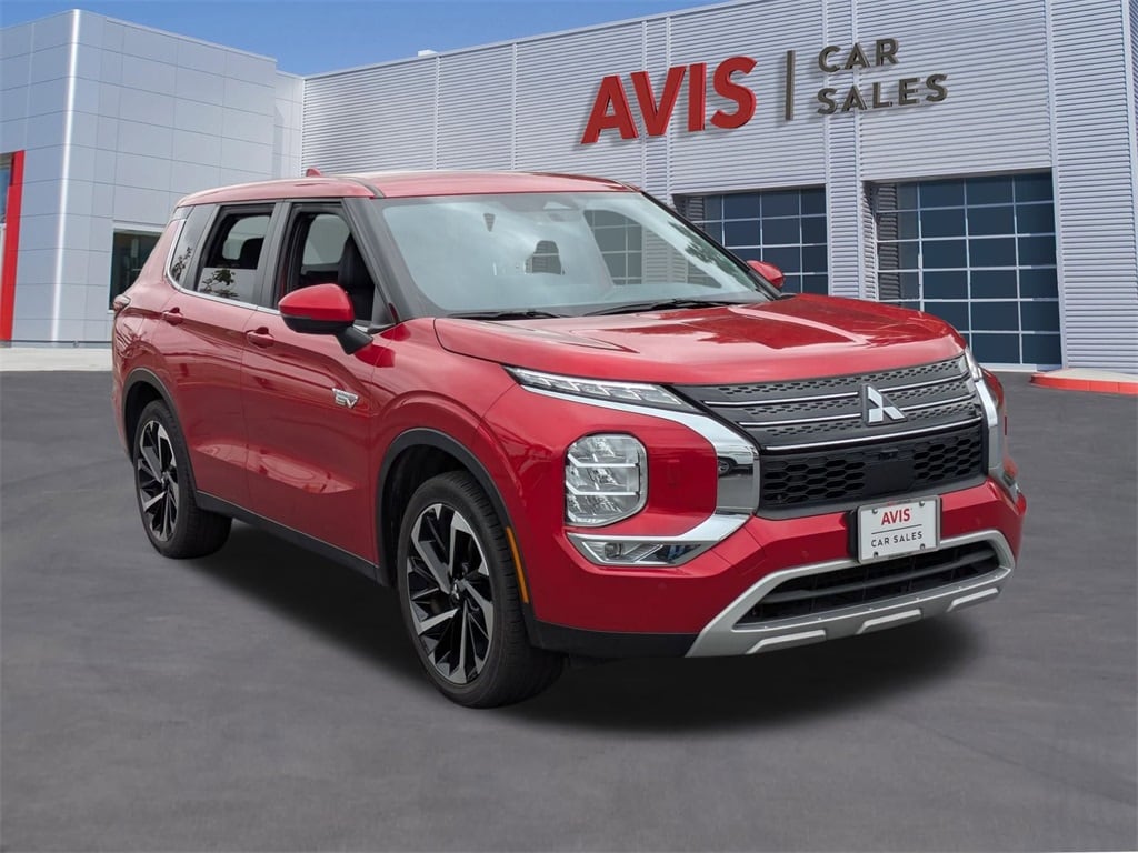 Thumbnail: 2023 Mitsubishi Outlander - 3