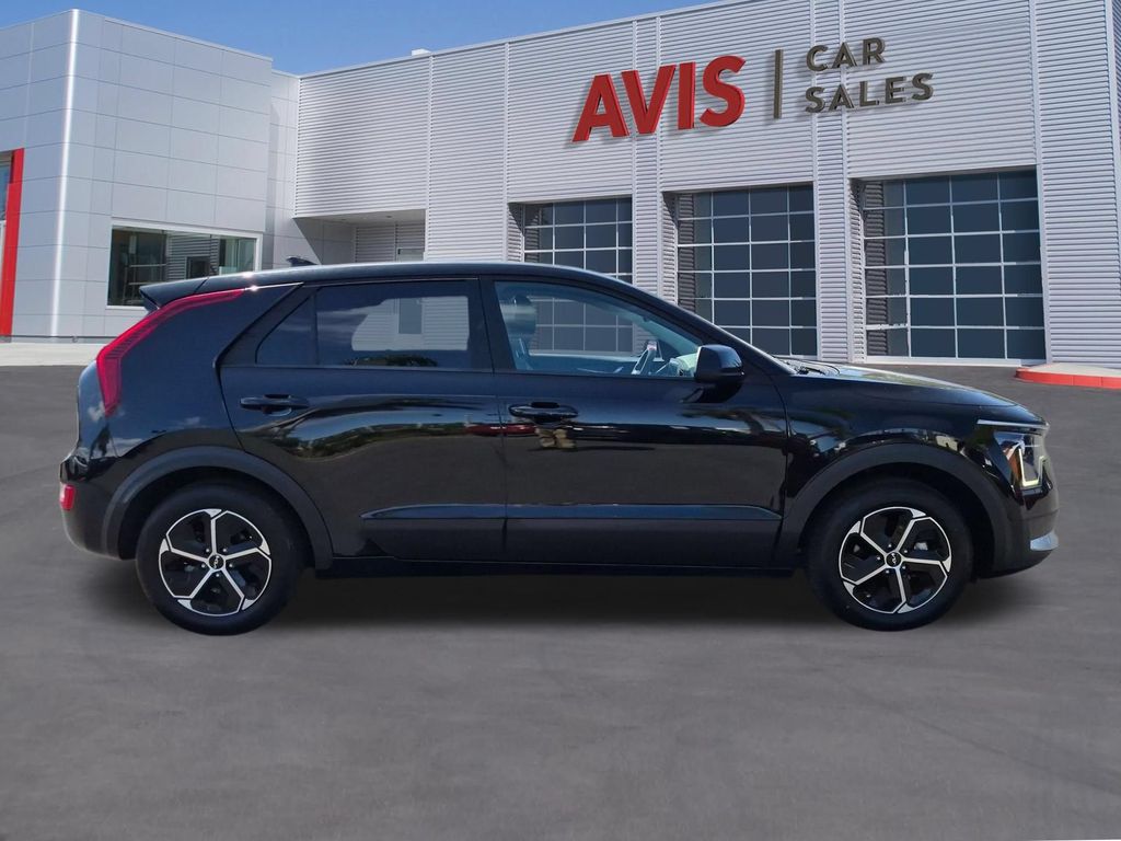 Thumbnail: 2025 Kia Niro - 5