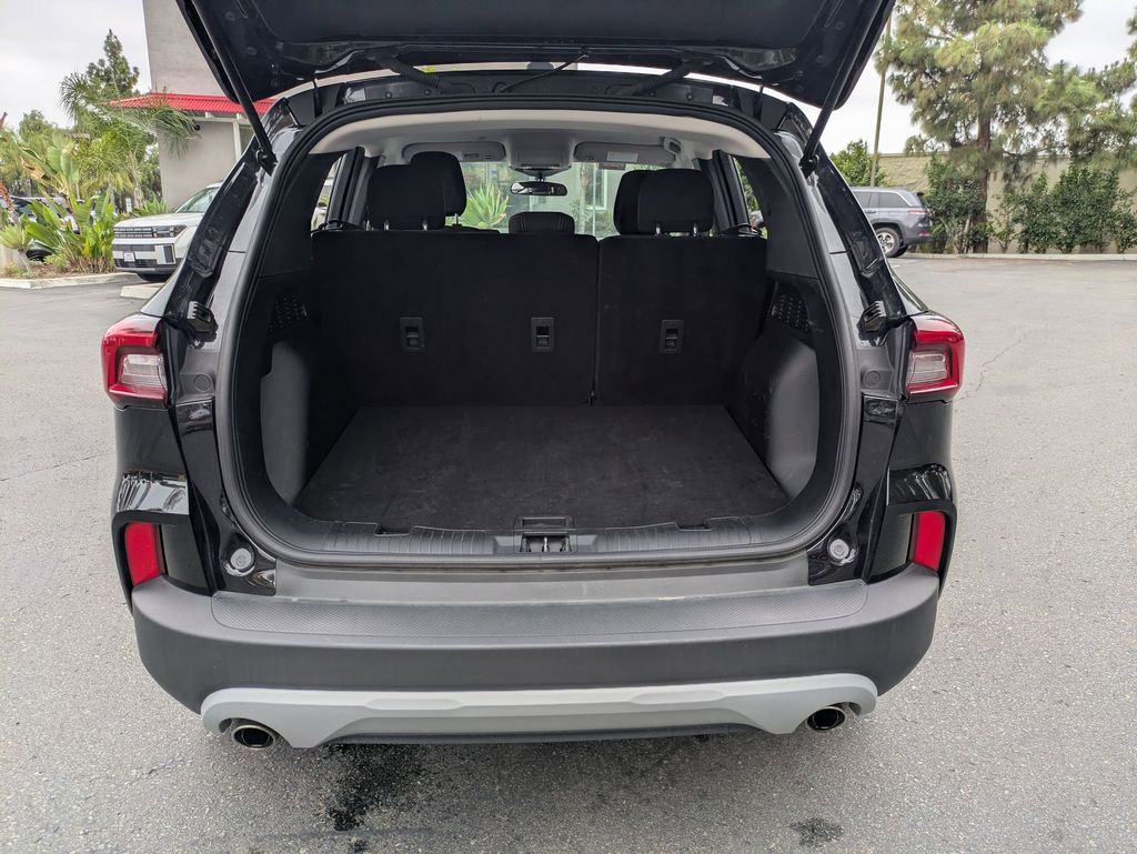 Thumbnail: 2025 Ford Escape - 31
