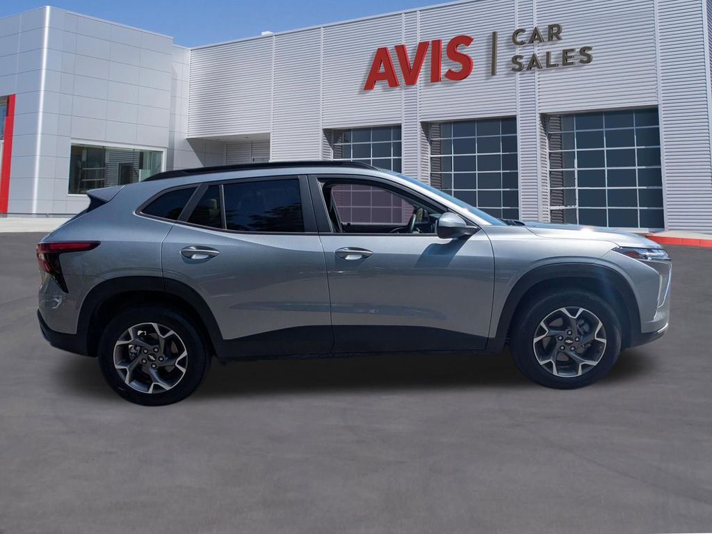 Thumbnail: 2025 Chevrolet Trax - 5