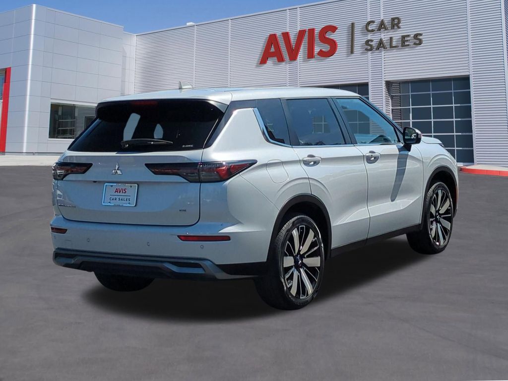 Thumbnail: 2025 Mitsubishi Outlander - 6