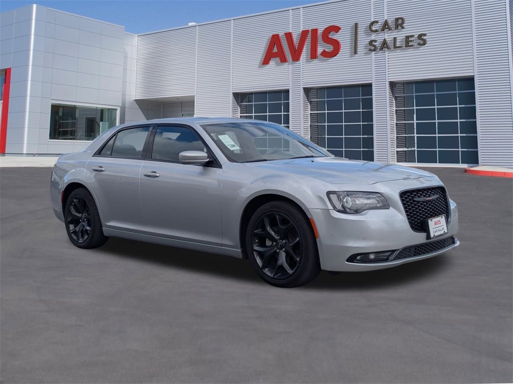 Thumbnail: 2022 Chrysler 300 - 3