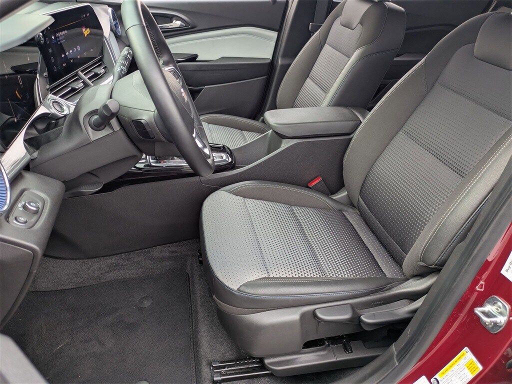 Thumbnail: 2025 Chevrolet Trax - 14