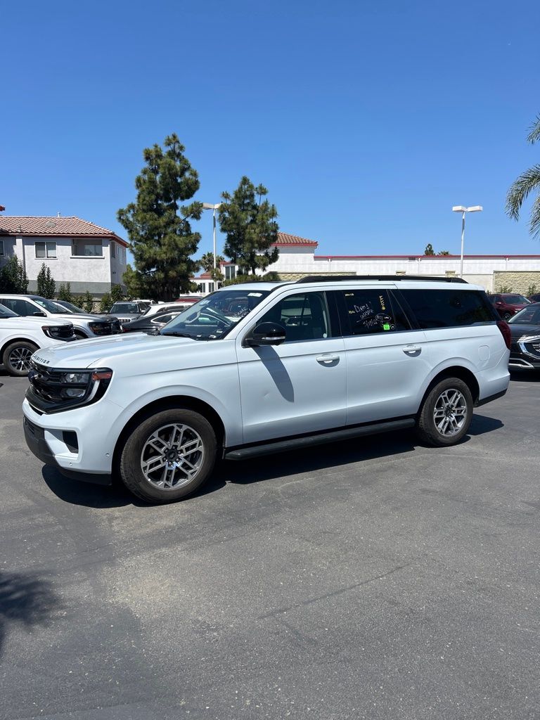 2025 Ford Expedition's photo