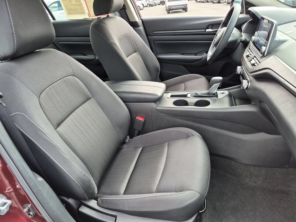 2025 Nissan Altima SV - Photo 30