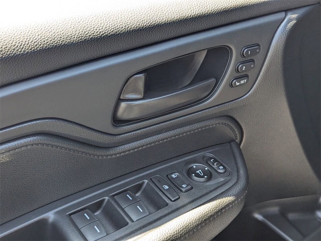 Thumbnail: 2023 Honda Odyssey - 12