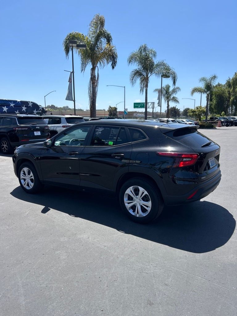 Thumbnail: 2025 Chevrolet Trax - 8