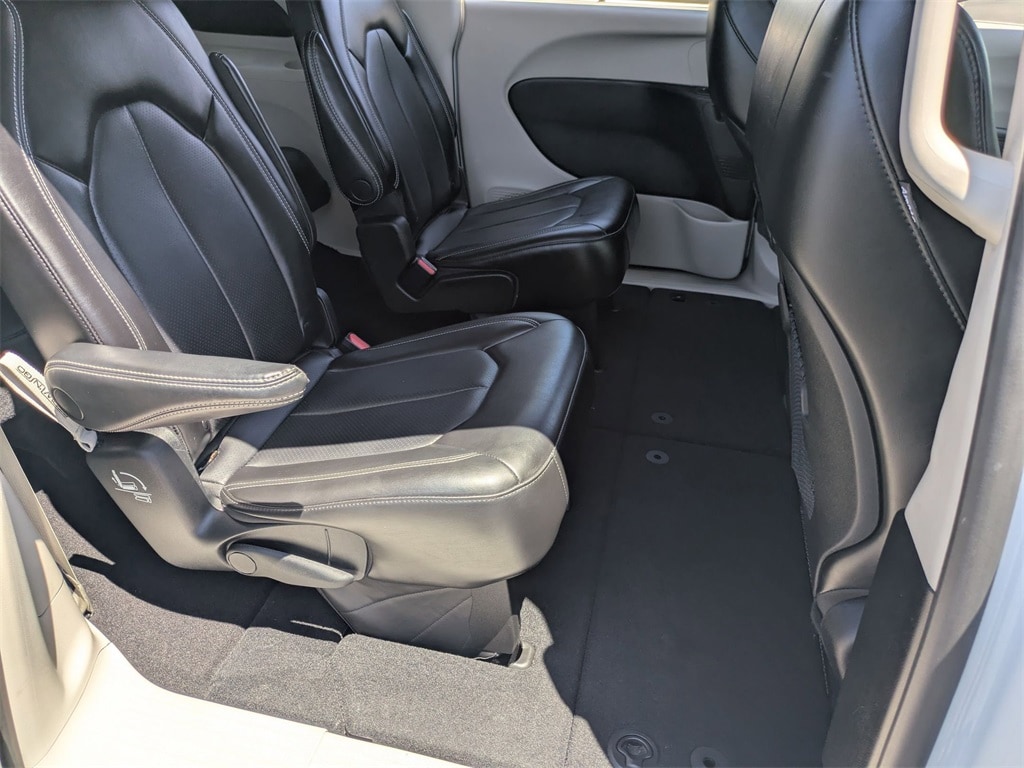 2023 Chrysler Pacifica Touring L 30