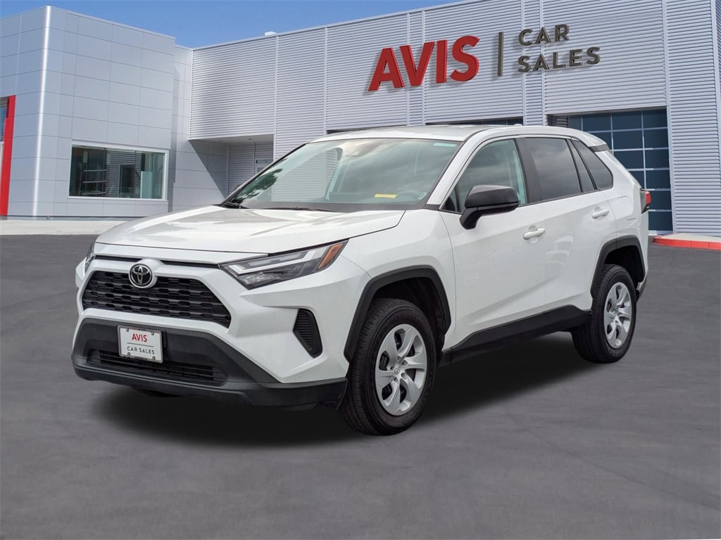 2024 Toyota RAV4 LE's photo