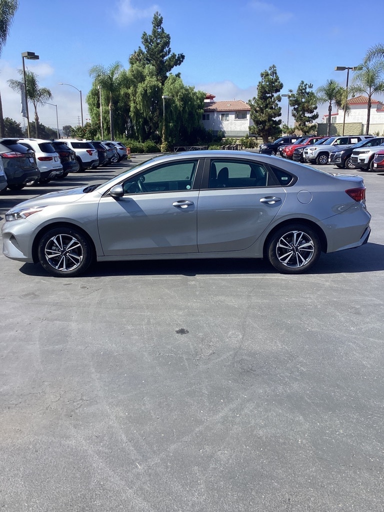 Thumbnail: 2024 Kia Forte - 6