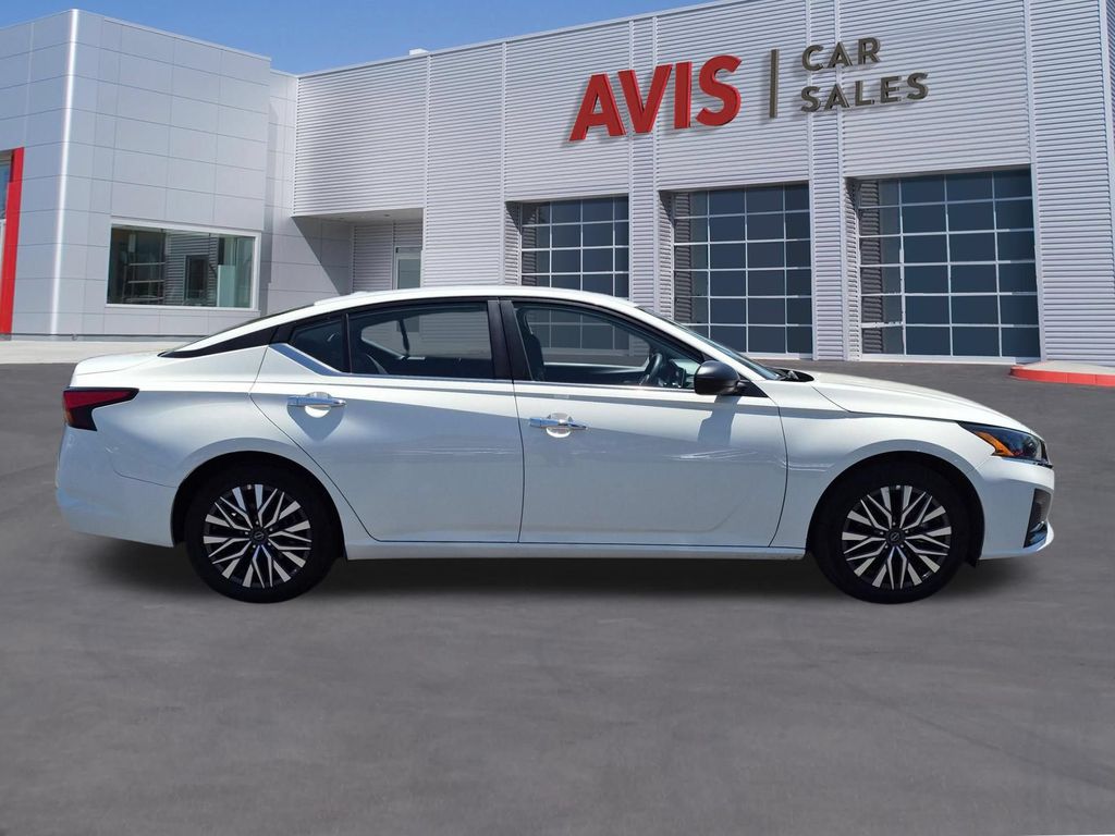 Thumbnail: 2025 Nissan Altima - 5